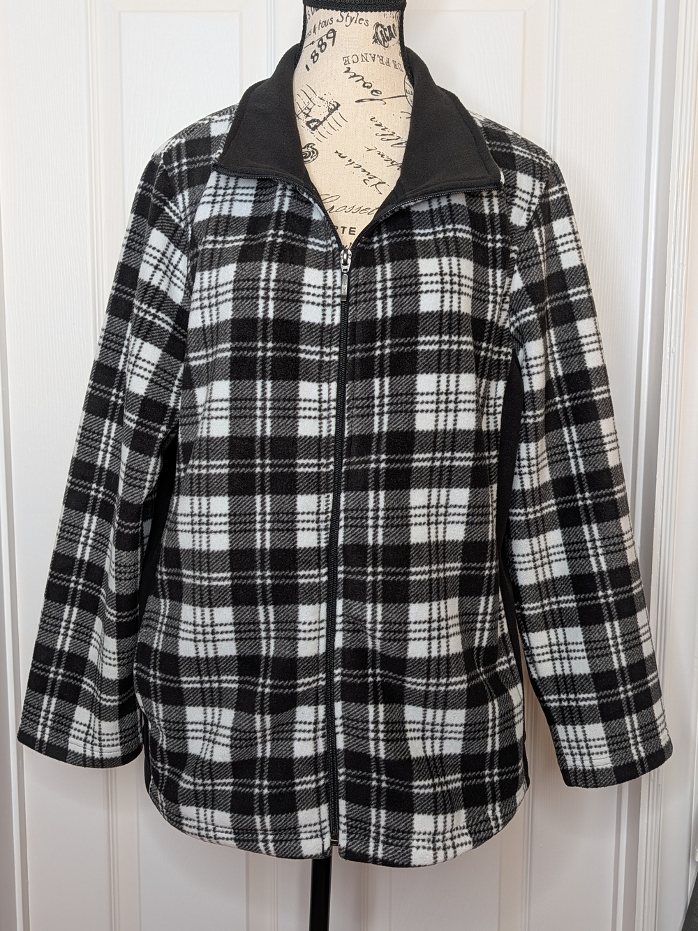 NWOT Northern Reflections Black White Plaid Zip-Front Teddy Fleece Jacket Size L